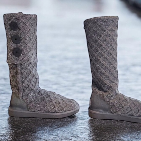 Tall UGG gray three button waffle knit boots Fold up or down worn tall or short - Picture 7 of 17